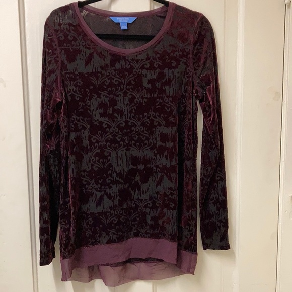 Burgundy cut velvet on black background - Picture 1 of 4